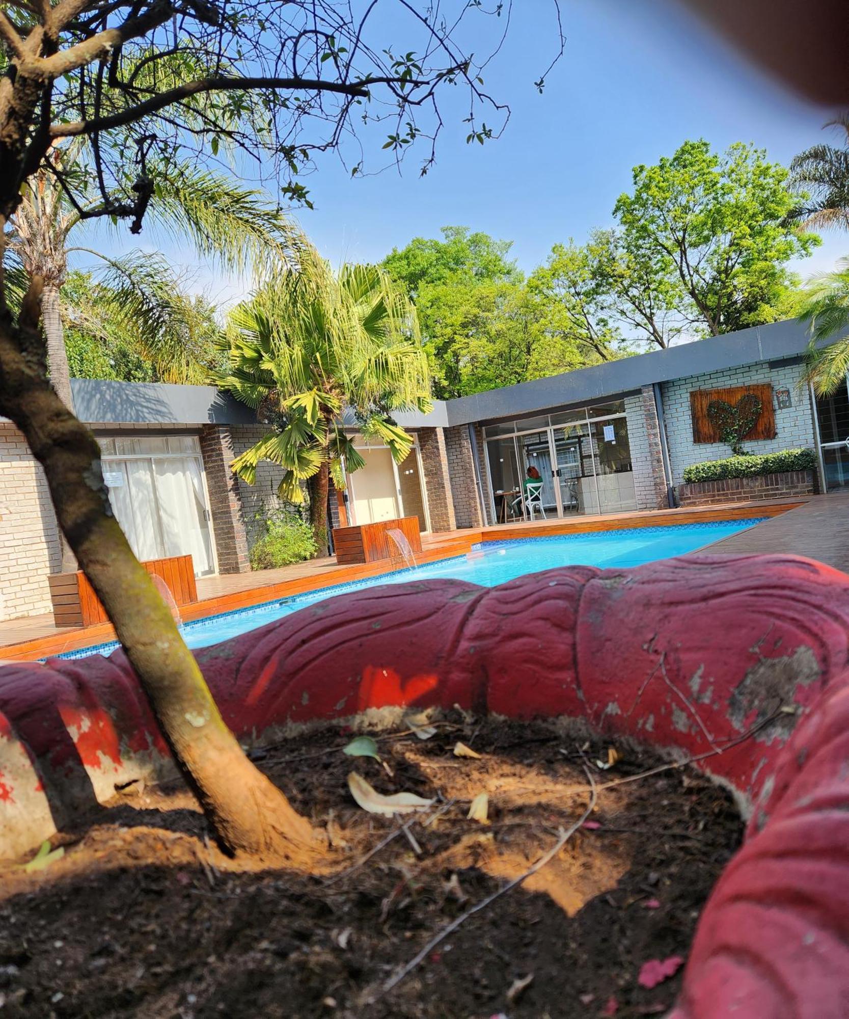 Fm Guest Lodge Comfort, Tranquility & Peace Of Mind Johannesburg Exterior photo