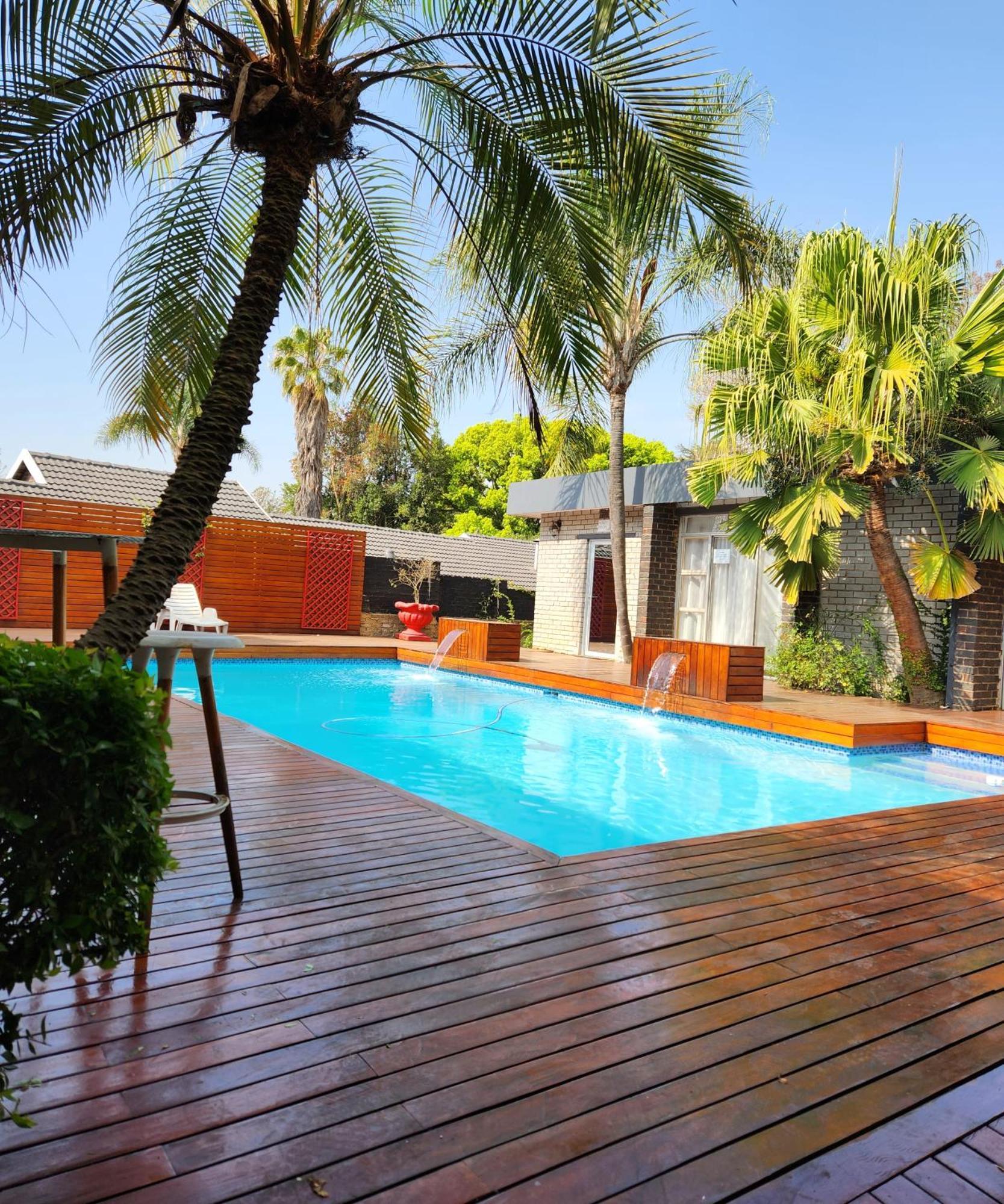 Fm Guest Lodge Comfort, Tranquility & Peace Of Mind Johannesburg Exterior photo