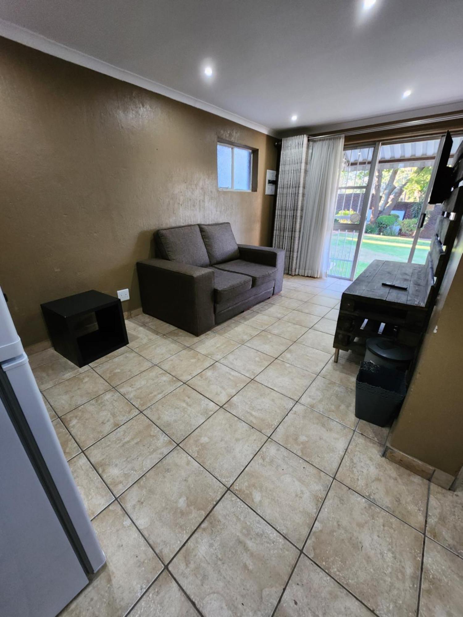 Fm Guest Lodge Comfort, Tranquility & Peace Of Mind Johannesburg Exterior photo