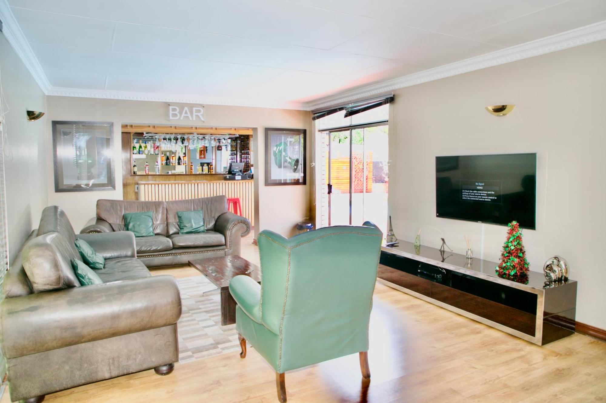 Fm Guest Lodge Comfort, Tranquility & Peace Of Mind Johannesburg Exterior photo